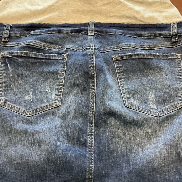 Thyme Distressed Maternity Jean Skirt, Size XL - Picture 3 of 8